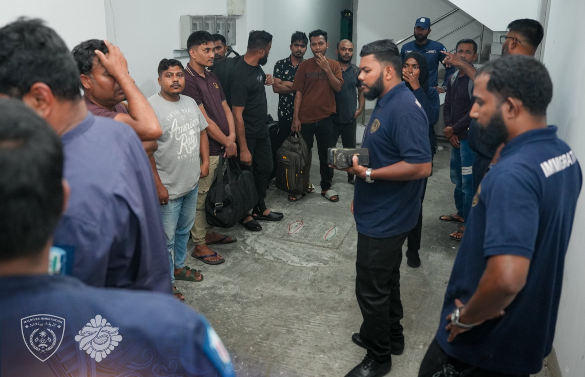 އިމިގްރޭޝަނުން ރޭ އަތުލައިގަތް ބިދޭސީން.-- ފޮޓޯ: އިމިގްރޭޝަން