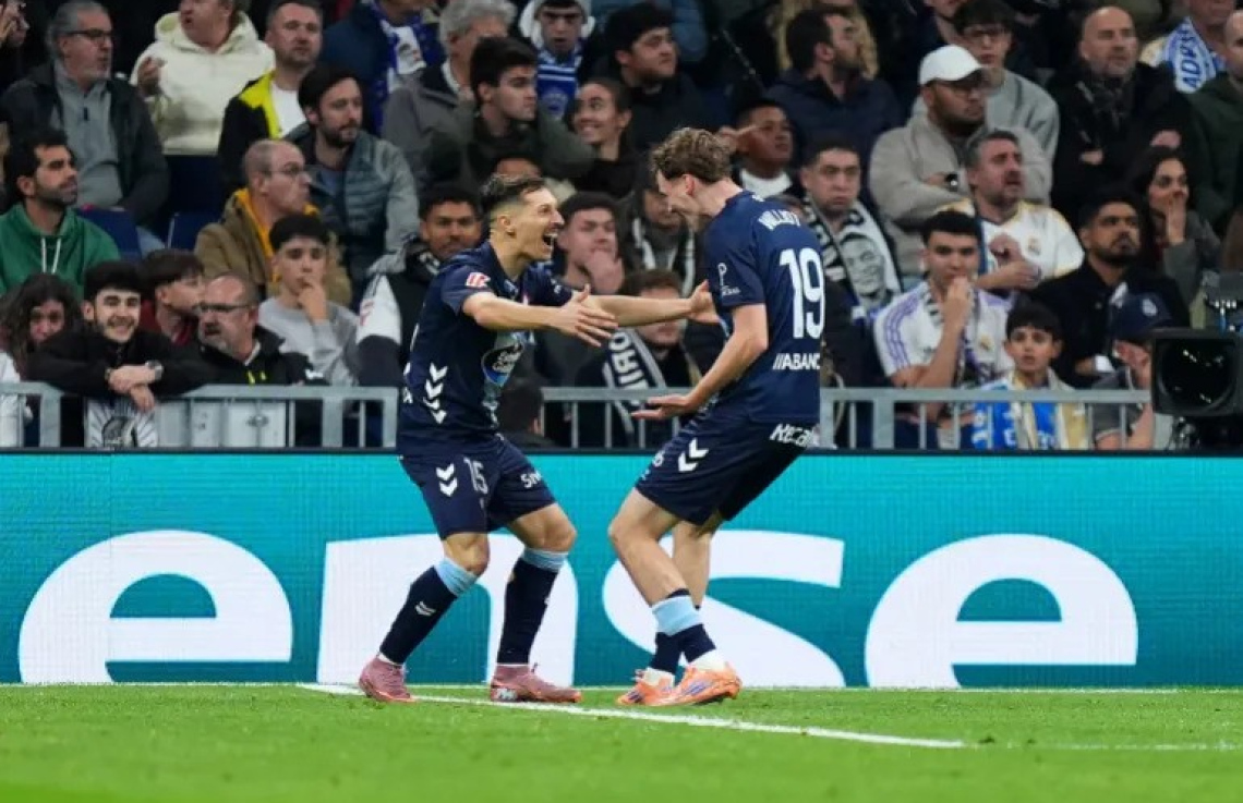 ސެލްޓަގެ ދެ ލަނޑު ވެސް ޖެހި ވިލިއޮޓް ސްވެޓްބާގް (ކ) އާ އެކު ބްރަޔަން ޒަރަގޯޒާ