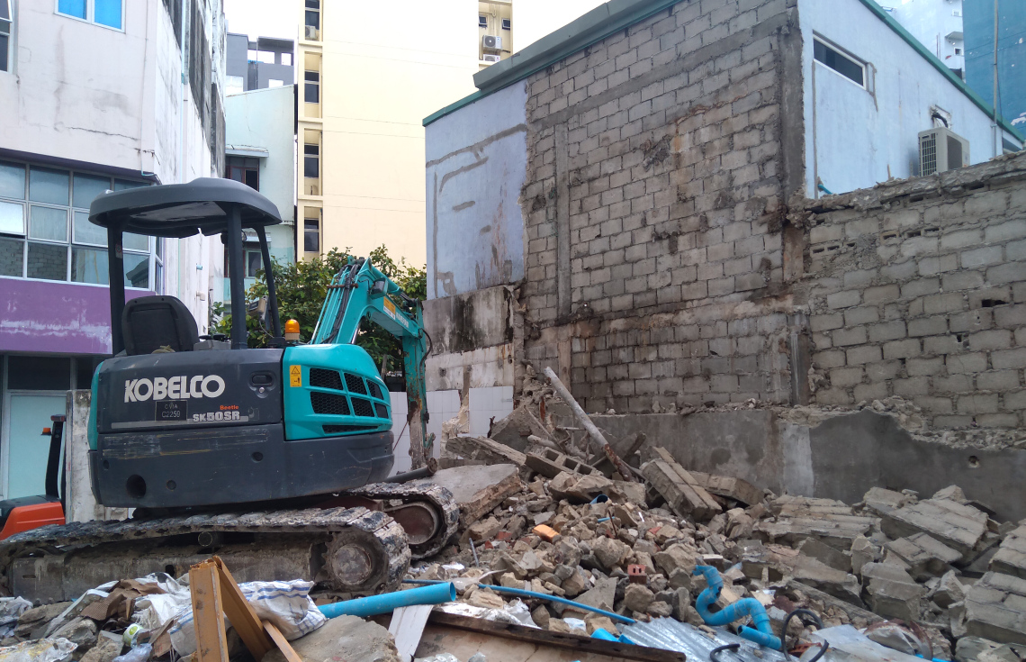 މ. ކަނޑުފުށި ހެދުމަށް އާރުސީސީން މަސައްކަތް ކުރަނީ.---ފޮޓޯ: އާރުސީސީ