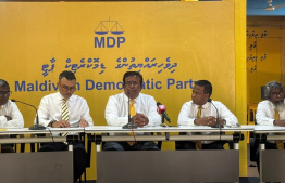 އެމްޑީޕީގެ ލީޑަޝިޕުން ނިއުސް ކޮންފަރެންސެއް ކުރިއަށް ގެންދަނީ: އެ ޕާޓީގެ ޕްރައިމަރީ ބާއްވާ ދާއިރާތަކަށް ކުރިމަތިލި ކެންޑިޑޭޓުން ލިސްޓު އަންނަ ހޯމަ ދުވަހު އާންމު ކުރާނެ.---ފޮޓޯ: އެމްޑީޕީ