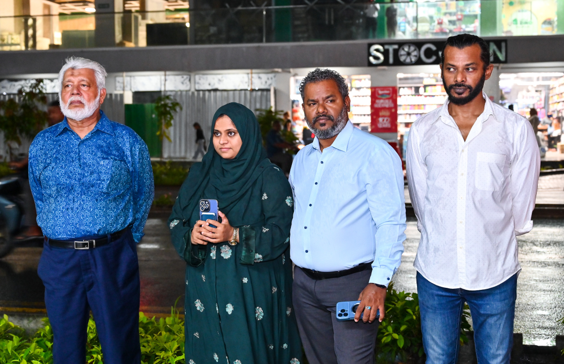 އީވް ކްލިނިކް ވިނަރެސް ރަސްމީކޮށް ހުޅުވުމަށް ބޭއްވި ރަސްމިއްޔާތުގައި ބައެއް މީހުން ބައިވެރިވަނީ -- ފޮޓޯ: ފަޔާޒު މޫސާ | މިހާރު