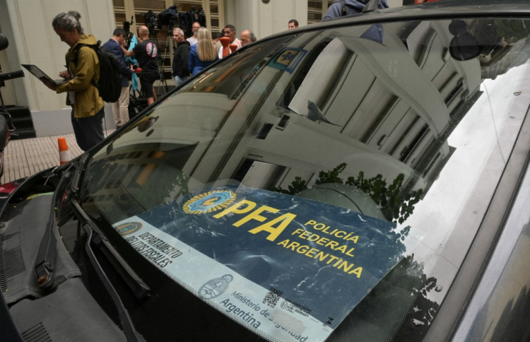 ފުލުހުން އާޖެންޓީނާގެ އެފްއޭ ރެއިޑްކޮށްފި