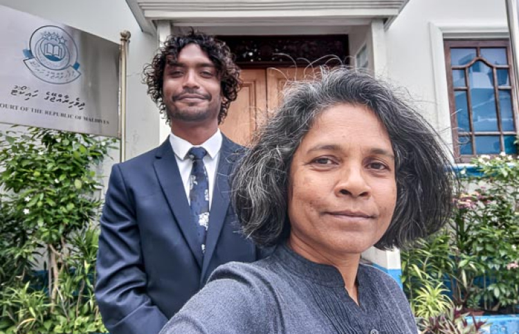 ދުސްތޫރީ މައްސަލަ ހުށަހެޅި ހުމައިދާ، މީގެކުރިން ހައި ކޯޓު ބޭރުގައި: އޭނާ ހުށަހަޅާފައިވަނީ ކަށިމިޔަރުގެ މަސްވެރިކަން ހުއްޓުވަން --