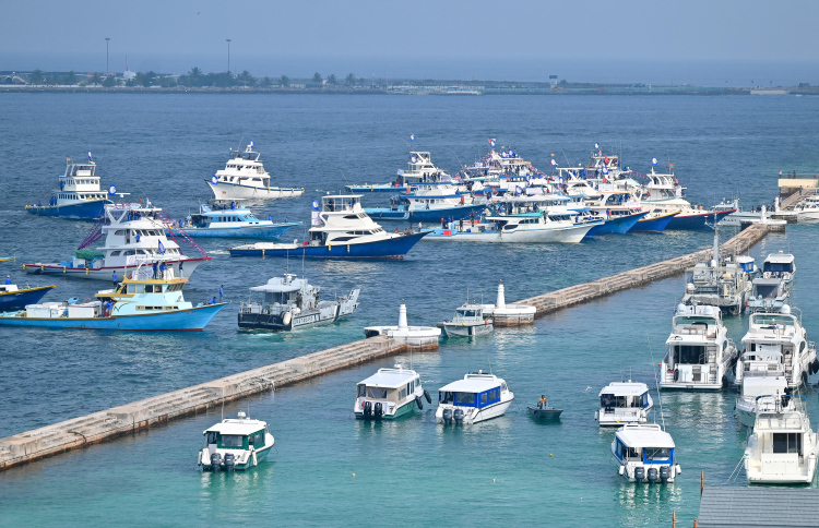 މުޒާހަރާއިން ހައްޔަރުކުރި މީހުން ދޫކޮށްލަން ގޮވާލައިފި