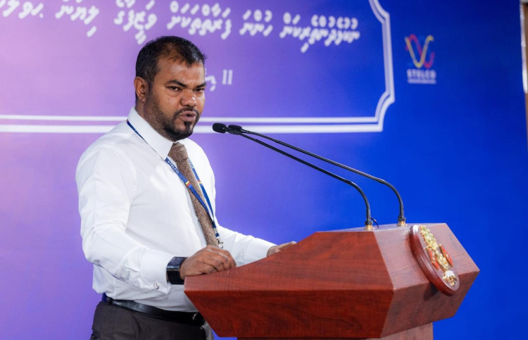 ނުކުޅެދުންތެރިކަން ހުންނަ މީހުންނަށް ސްޓެލްކޯ އިން ވަޒީފާ ހަވާލުކުރުމަށް މިއަދު ބޭއްވި ރަސްމިއްޔާތުގައި އެ ކުންފުނީގެ މެނޭޖިން ޑިރެކްޓަރު އަހުމަދު ޝަމާހު ރަޝީދު ވާހަކަ ދައްކަވަނީ