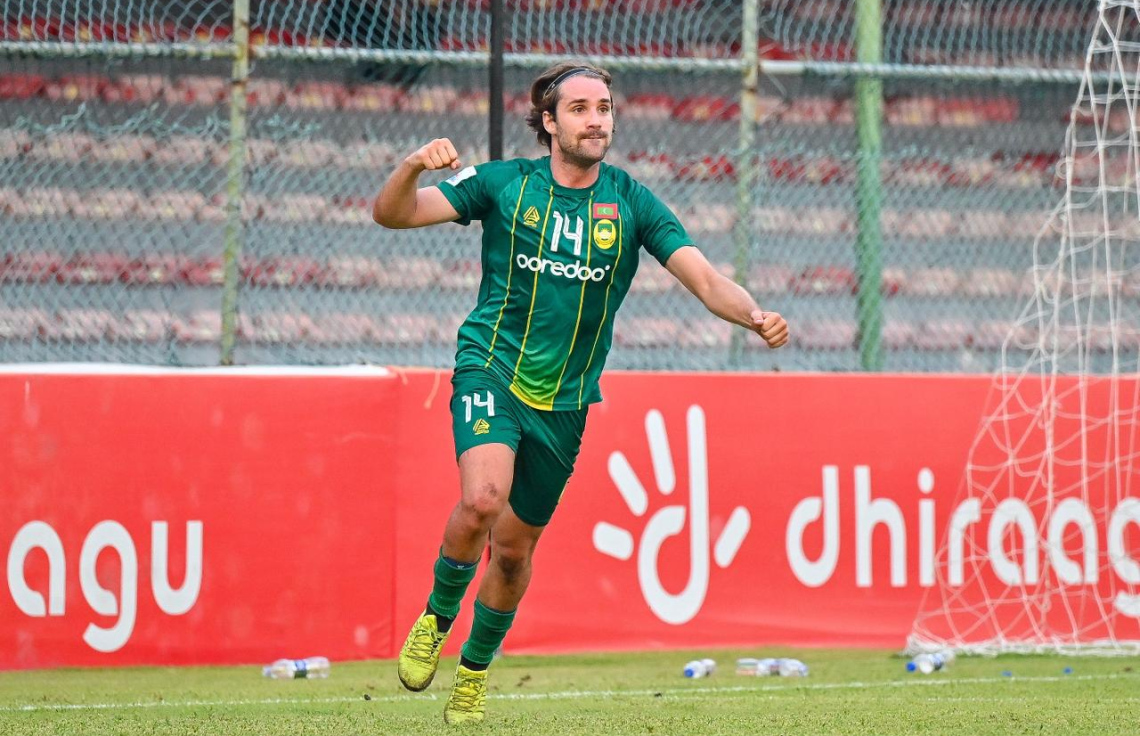 މާޒިޔާގެ ފޯވާޑް މެންޑީގުއިޗިއާ މިއަދު ޖެހި ދެ ލަނޑާ އެކު އޭނާ ވަނީ ލީގުގައި 11 ލަނޑު ޖަހައިފަ --- ފޮޓޯ: ފަޔާޒު މޫސާ | މިހާރު