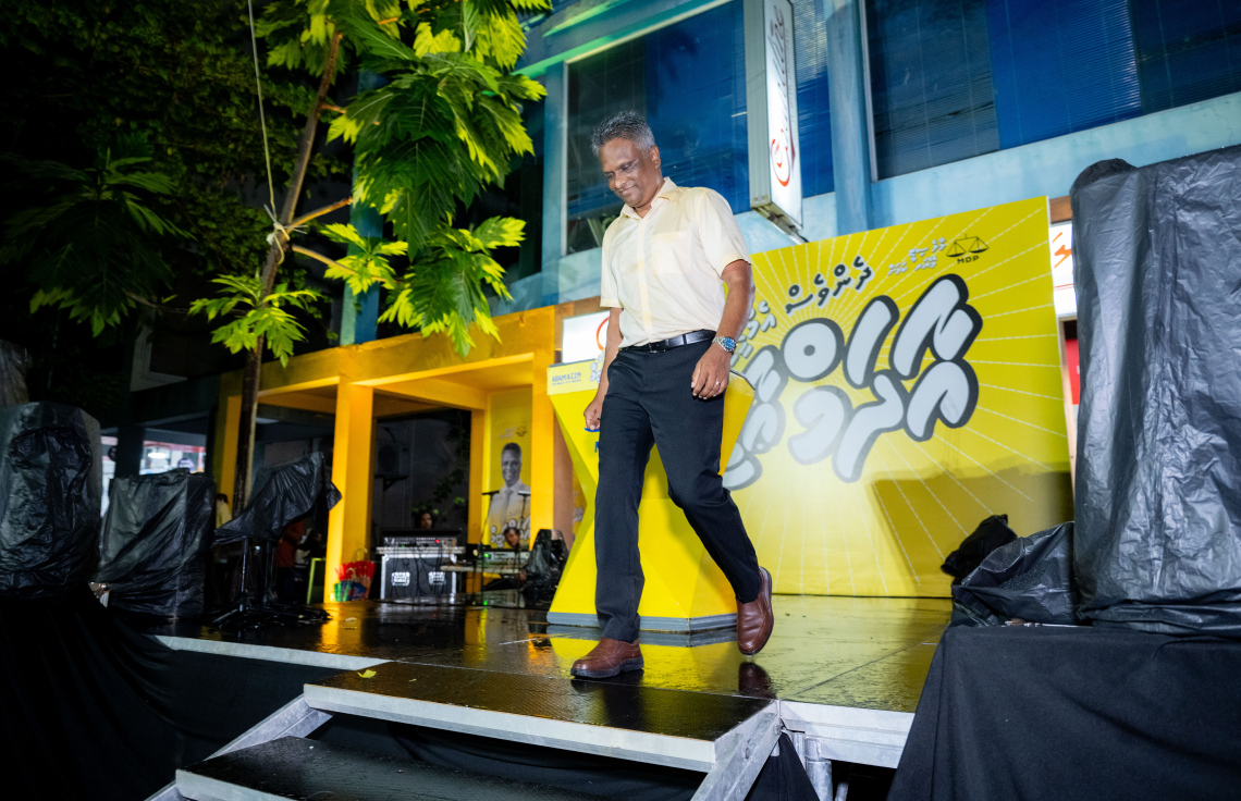 ވިލިމާލޭގައި ރޭ ބޭއްވި ކެމްޕެއިން ޖަލްސާގައި އާދަމް އާޒިމް ބައިވެރިވެވަޑައިގަންނަވަނީ.---ފޮޓޯ: ނިޝާން އަލީ| މިހާރު