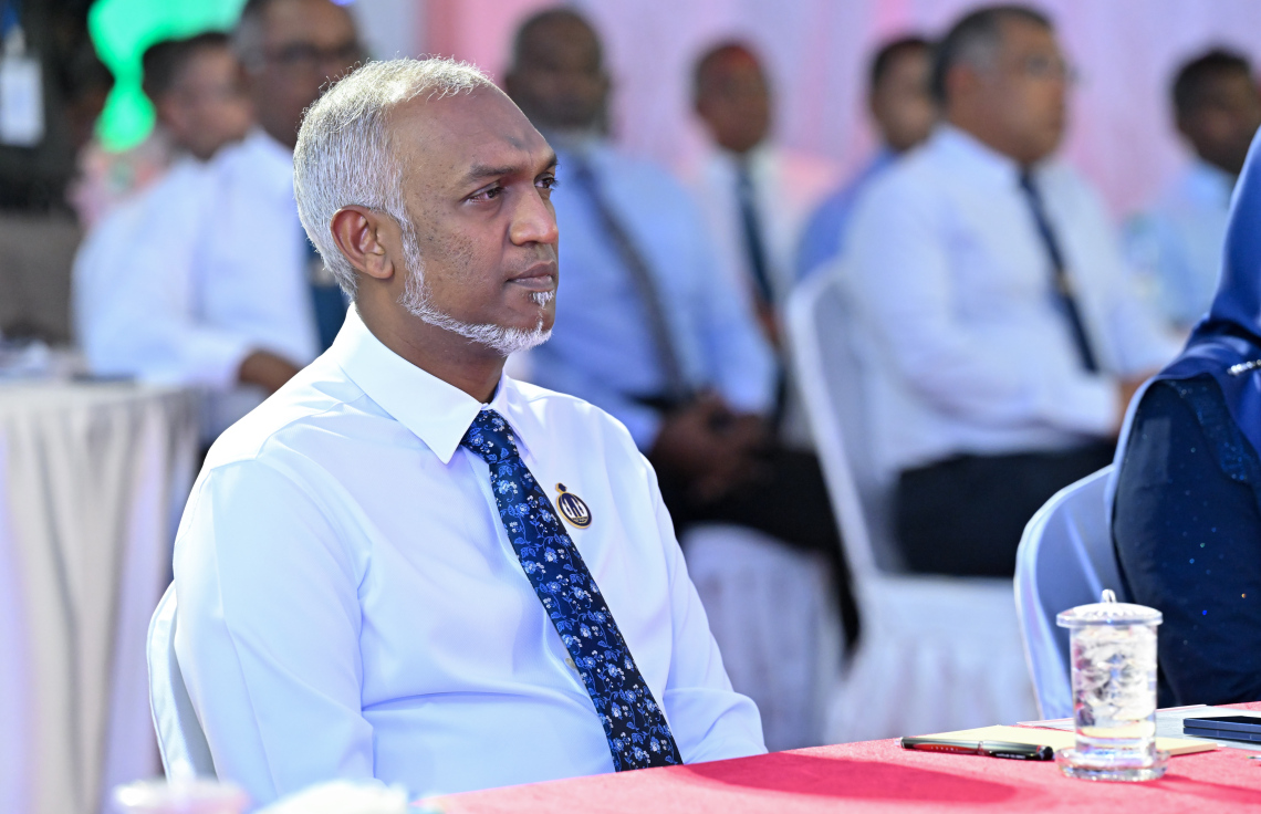 ދުވާފަރުގައި މިރޭ ބޭއްވި މަސްވެރިންގެ ދުވަހުގެ ޖަލްސާގައި ރައީސް މުއިއްޒު ބައިވެރިވެވަޑައިގަންނަވަނީ.---ފޮޓޯ: ރައީސް އޮފީސް