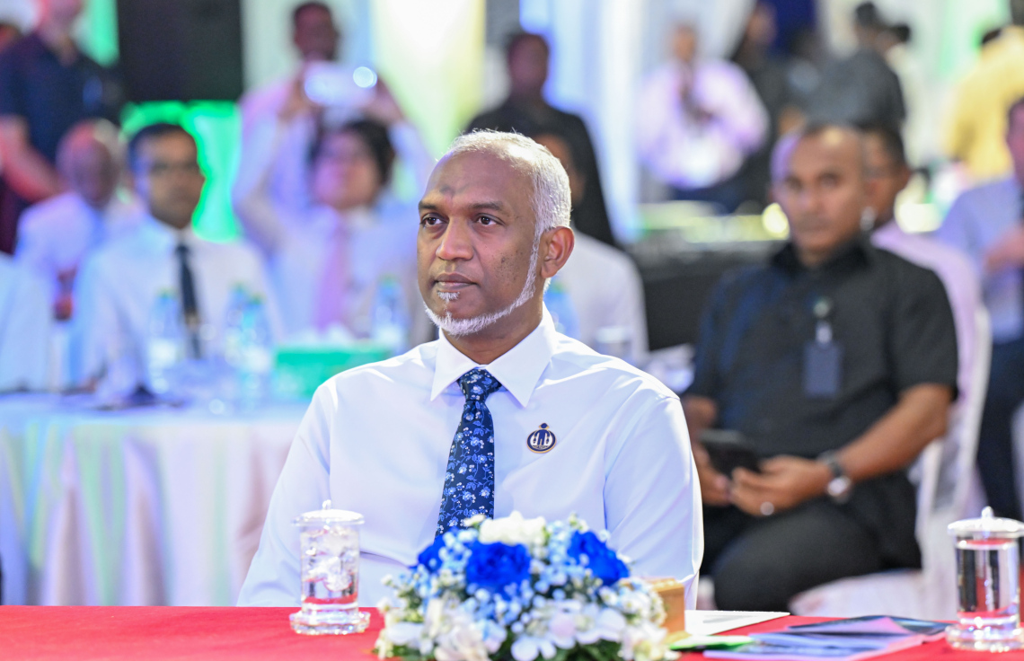 މަސްވެރިންގެ ދުވަސް ފާހަގަކުރަން ރޭ ބޭއްވި ޖަލްސާގައި ރައީސް މުއިއްޒު ބައިވެރިވެވަޑައިގަންނަވަނީ.---ފޮޓޯ: ރައީސް އޮފީސް