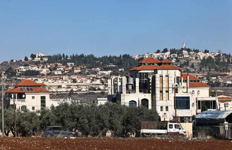 ފަލަސްތީނުގެ އާއިލާތައް އުޅޭ 25 އިމާރާތެއް ތަޅާލަނީ