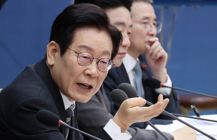 ދެކުނު ކޮރެއާގެ ރައީސްގެ ބްރީފިންތައް ލައިވްކޮށް