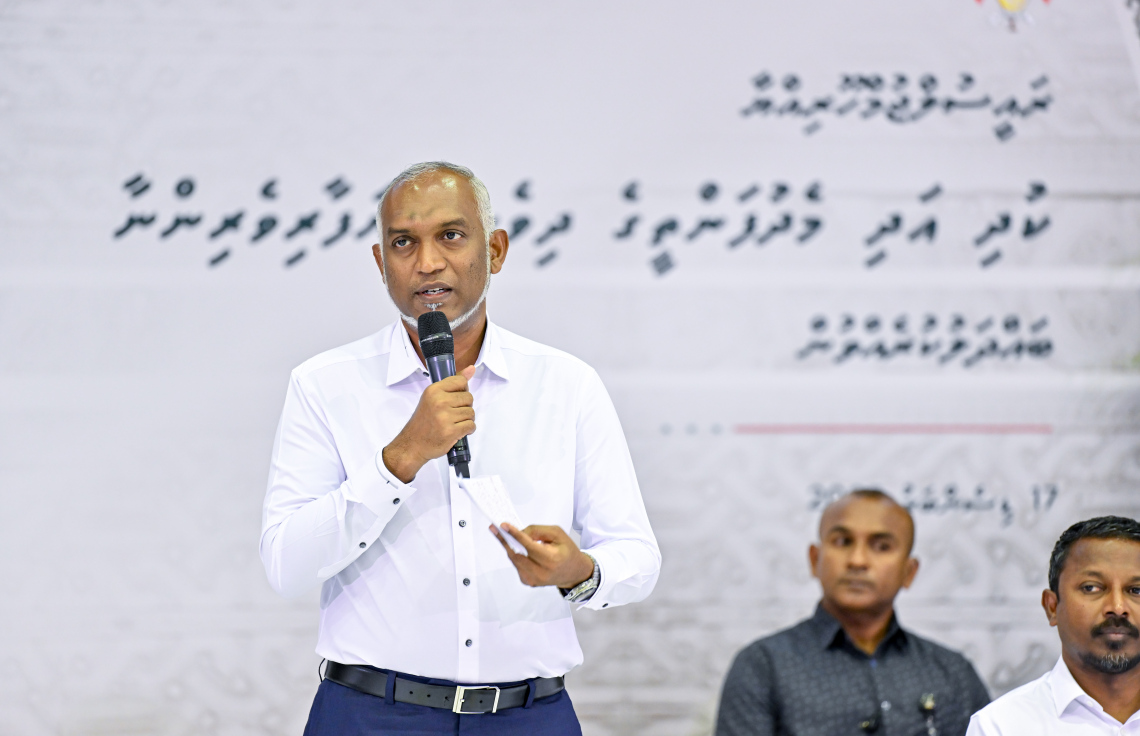 ކުދި އަދި މެދުފަންތީގެ ވިޔަފާރިވެރިންނާ ރައީސް މުއިއްޒު ރޭ ވާހަކަފުޅު ދައްކަވަނީ.---ފޮޓޯ: ރައީސް އޮފީސް