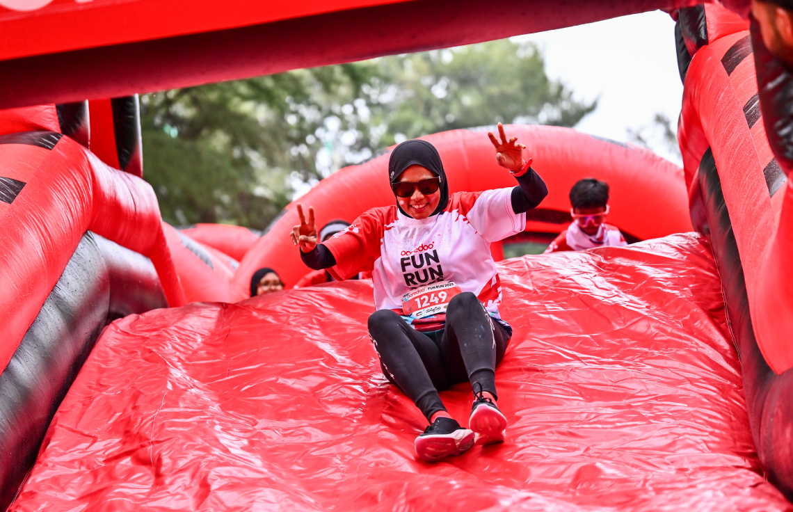 އުރީދޫން މި އަހަރު ބޭއްވި ފޯރިގަދަ ފަން ރަންގެ ތެރެއިން: އާންމުންގެ ބޮޑު ތަރުހީބެއް ލިބުނު މި އަހަރުގެ މި ހަރަކާތުގައި 7،000 ވުރެ ގިނަ މީހުން ބައިވެރިވި.--- ފޮޓޯ: ފަޔާޒު މޫސާ | މިހާރު