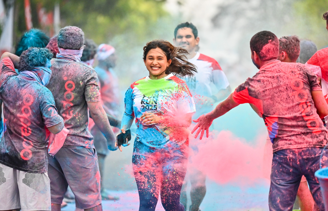 އުރީދޫން މިއަދު ބޭއްވި ފަން ރަންގެ ބައިވެރިޔަކު ރޭސް ނިންމާ ސަރަހްދަށް އައުމުން ކުލަ ޖަހަނީ.--- ފޮޓޯ؛ ފަޔާޒު މޫސާ | މިހާރު