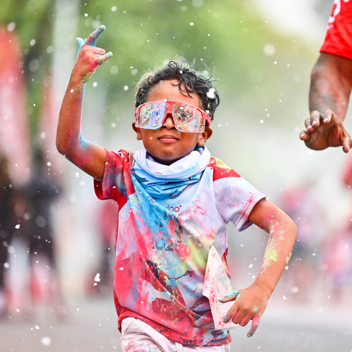 މިއަދު ހަވީރު ހުޅުމާލޭގައި ބޭއްވި އުރީދޫ ފަންރަންގައި ކުޑަކުއްޖަކު ދުވަނީ: ކޮންމެ އަހަރަކު ވެސް ގިނަ އަދަދެއްގެ ކުޑަކުދިން ބެލެނިވެރިންނާ އެކު މި ދުވުމުގައި ބައިވެރިވޭ.--- ފޮޓޯ: ފަޔާޒު މޫސާ | މިހާރު