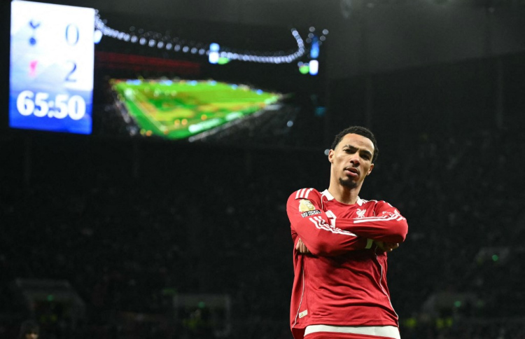 ޓޮޓެންހަމް ބަލިކޮށް ލިވަޕޫލް، ޗެލްސީއާ އެއްހަމަ ކޮށްފި