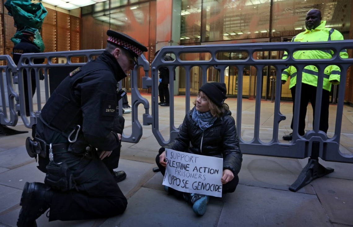 London gai Palestine ah thaadhukoh kuri muzaaharaa akun Greta Thumberg hayyaru koffi