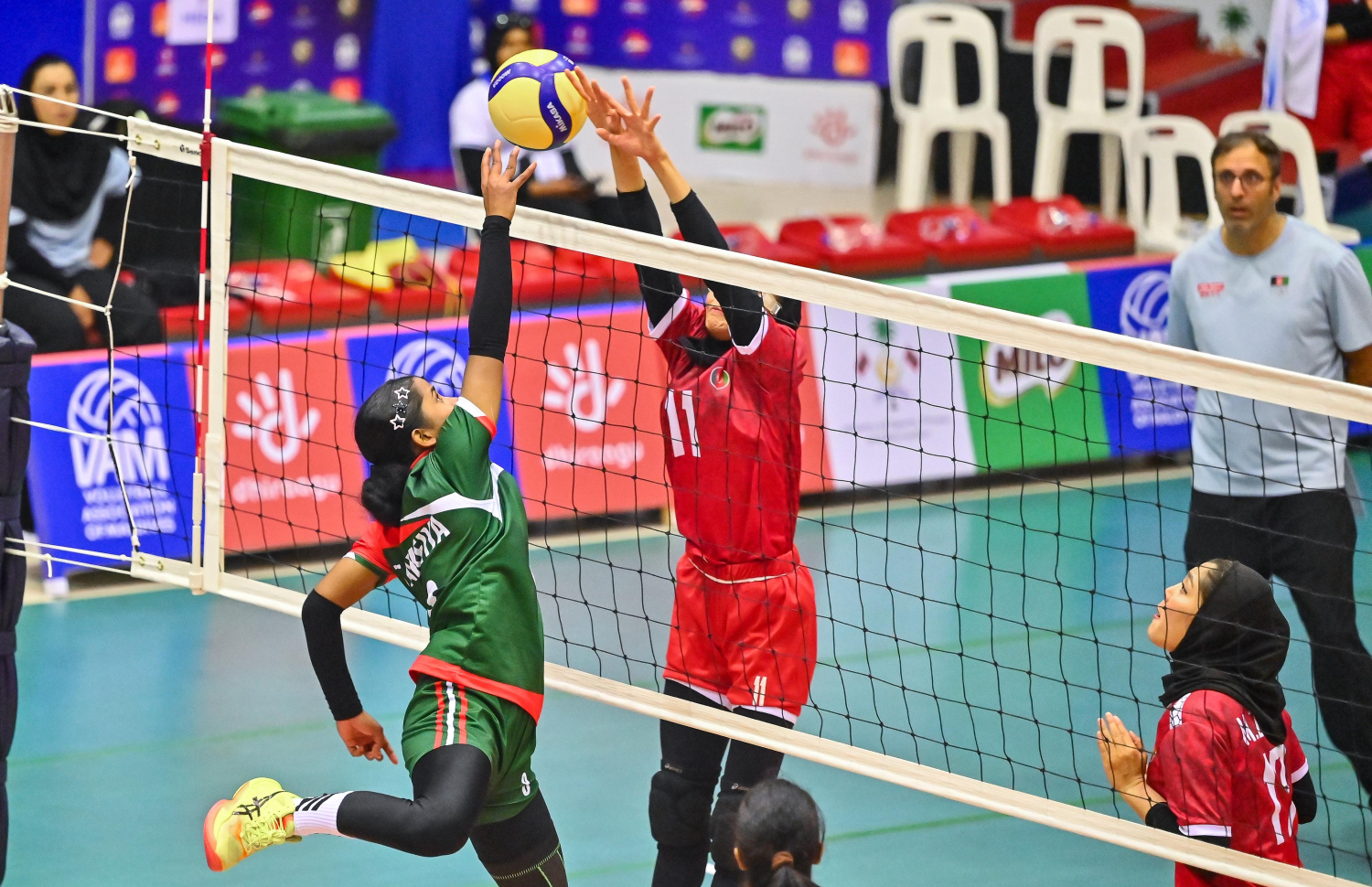 ތިންވަނަ ހޮބި މެޗުގައި ބަންގްލަދޭޝާއި އަފްޣާނިސްތާނު ވާދަކުރަނީ --- ފޮޓޯ: ފަޔާޒު މޫސާ | މިހާރު