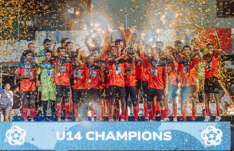 މޯލްޑިވްސް ސޮކަ މޭޓްސްއާ ގުޅިގެން އެފްއޭއެމުން މިދިޔަ އަހަރު ބޭއްވި ދިވެހި ޔޫތު ލީގުގެ ތެރެއިން: އެފްއޭއެމުން ވަނީ ރާއްޖޭގެ ހުރިހާ އެކަޑަމީތަކަކަށް ބައިވެރިވެވޭގޮތަށް 14 އަހަރުންދަށުގެ މުބާރާތް އިއުލާން ކޮށްފަ --- ފައިލް ފޮޓޯ: ޑީވައިއެލް