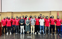 ޗައިނާގެ އެމްބަސީގެ ސީނިއާ އޮފިޝަލް ހީ ފެން، ގައުމީ ފުޓްސަލް ޓީމާ ބައްދަލުކުރަން ބޭއްވި ރަސްމިޔާތުގައި: ގައުމީ ފުޓްސަލް ޓީމު މާދަމާ ޗައިނާ އަށް ފުރާނެ --- ފޮޓޯ: އެފްއޭއެމް