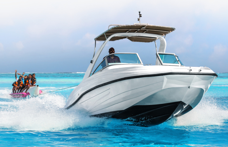 ދިރާގުން ދޭ ލޯންޗް ލިބޭ ނަސީބުވެރިޔާ ހުކުރު ދުވަހު ހޮވަނީ