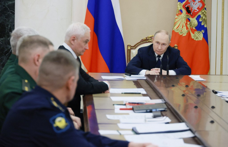 ޕުޓިންގެ ގެކޮޅަށް ހަމަލާދިން ތުހުމަތު ދޮގުކޮށްފި