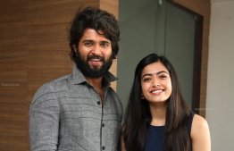 ތެލޫގޫ ސިނަމާގެ މަޝްހޫރު ތަރިން ކަމަށްވާ ވިޖޭ ދެވަރަކޮންޑާ އާއި ރަޝްމިކާ މަންދަންނާ.