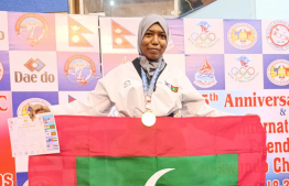 ފާތުންއަށް ނޭޕާލްގައި ނޭޕާލްގައި ދެ ރަން މެޑަލް