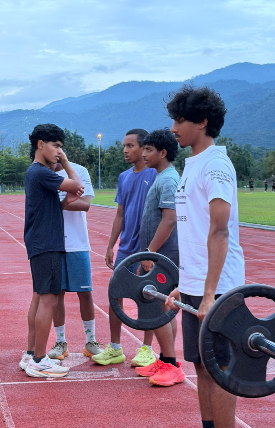 ސީ ގޭމްސްގައި މެޑަލް ހޯދި ދާނިޝް (ވ) އާ އެކު ނަސީރު އެކަޑަމީގެ ބައެއް ދުވުންތެރިން