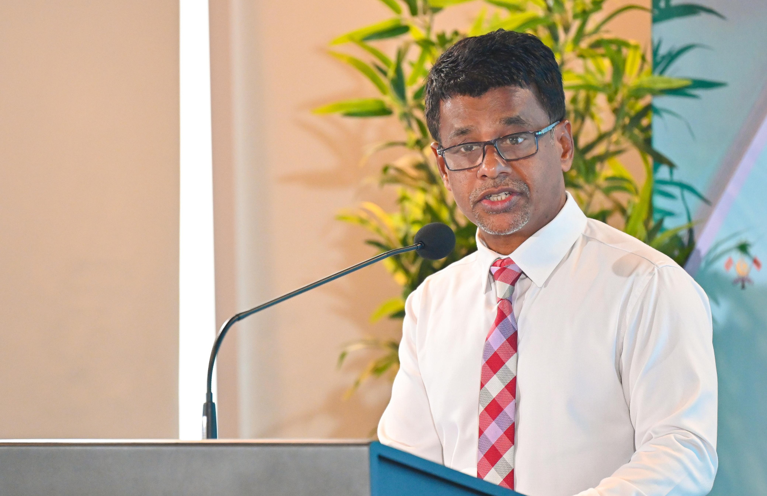 މިއަދުގެ ރަސްމިއްޔާތުގައި ހެލްތު މިނިސްޓަރު އަބްދުﷲ ނާޒިމް އިބްރާހިމް ވާހަކަ ދައްކަވަނީ. --ފޮޓޯ: ފަޔާޒް މޫސާ | މިހާރު