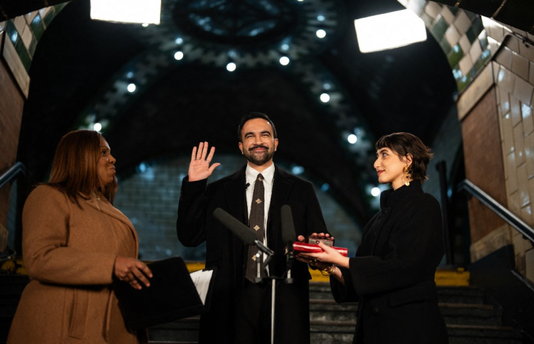 މަމްދާނީ ހަތިމުގައި އަތްލައި މޭޔަރުކަމުގެ ހުވާކޮށްފި