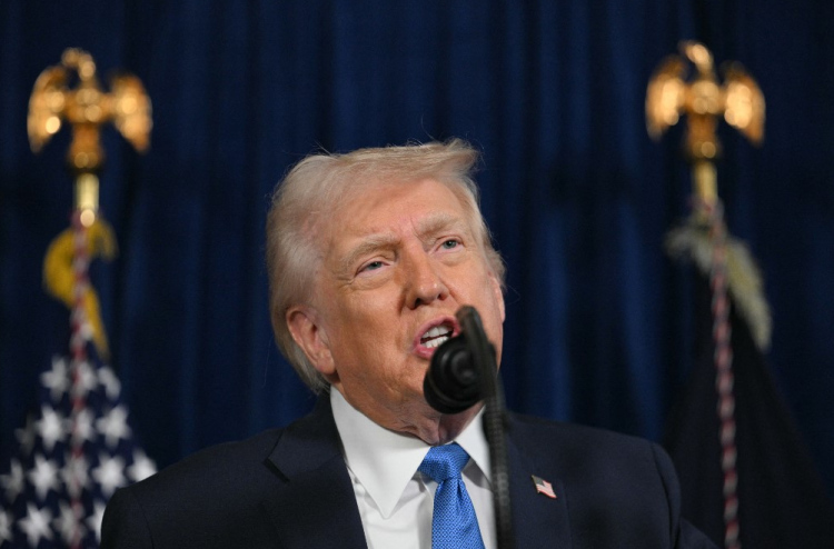 ވެނެޒުއޭލާ ހިންގާނީ އެމެރިކާއިން: ޓްރަމްޕު