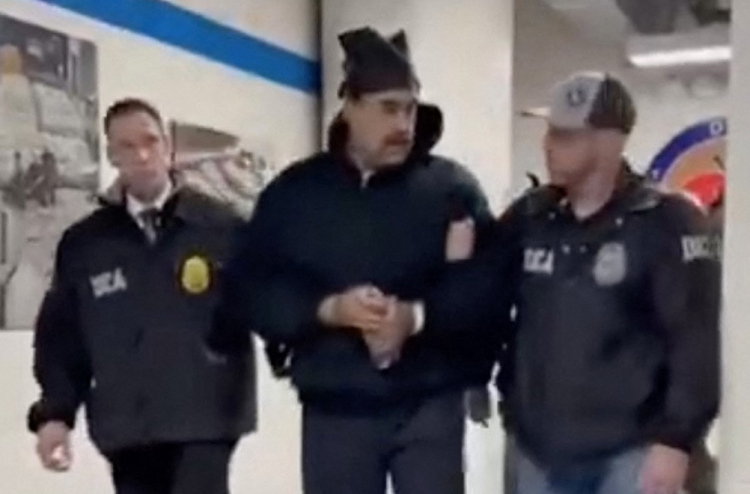 މަދޫރޯގެ ދެކަނބަލުން ނިއު ޔޯކްގެ ޖަލެއްގައި ބަންދުކޮށްފި