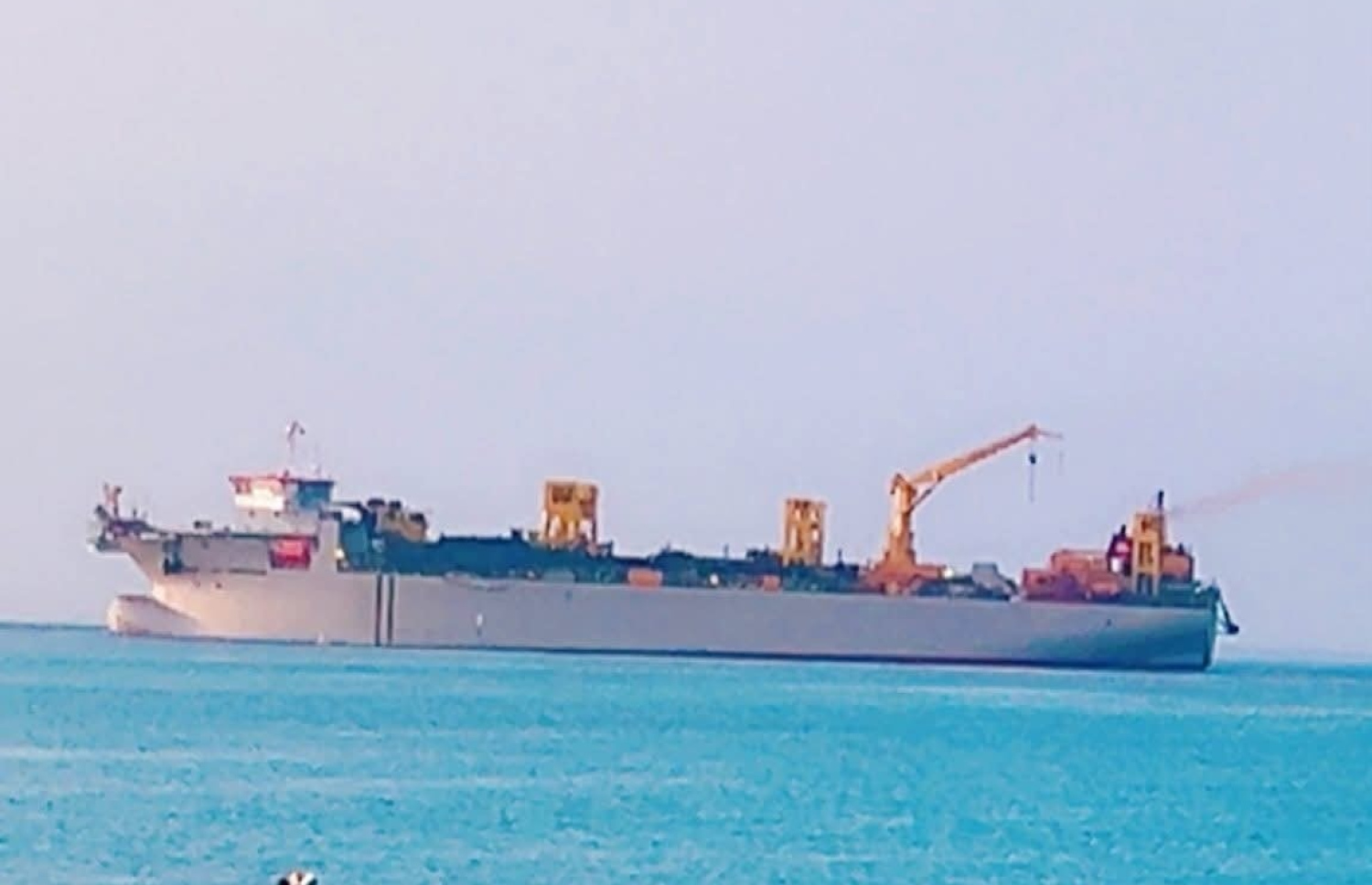 ހއ. ދިއްދޫގެ ބިން ހިއްކަން ބޭނުންކުރާ ޑްރެޖަރު އެ ރަށު ބޭރުގައި.