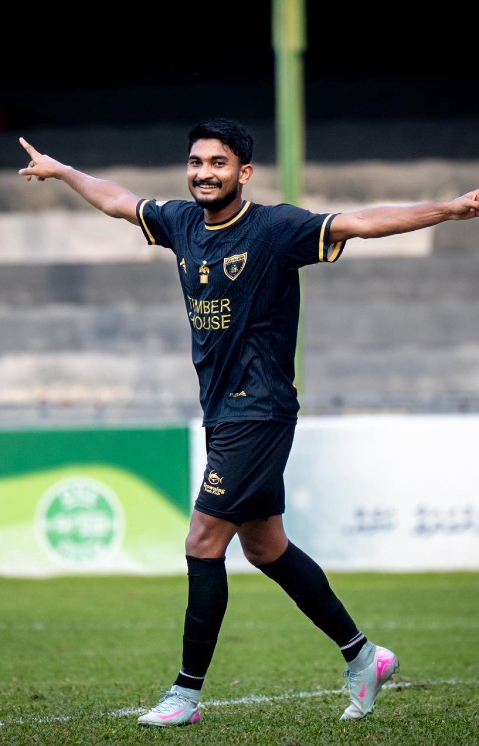 ޓީސީއާ ދެކޮޅަށް ކުޅުނު މެޗުގައި އީގަލްސްގެ ދެވަނަ ލަނޑު ޖެހި ޒައިން ޒަފަރު އުފާފާޅު ކުރަނީ --- ފޮޓޯ: ނިޝާން އަލީ | މިހާރު