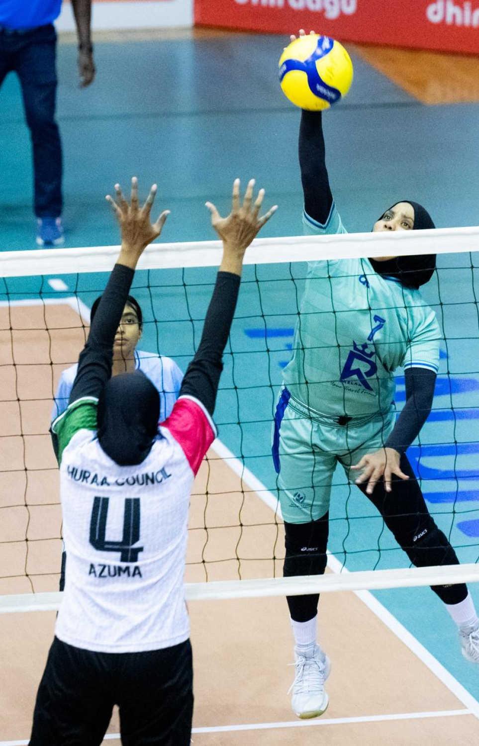 ރާއްޖެ ސުޕަ ލީގުގައި ކ. ހުރަ އާއި ލ. މާބައިދޫ ކުޅުނު މެޗުގެ ތެރެއިން --- ފޮޓޯ: ނިޝާން އަލީ | މިހާރު