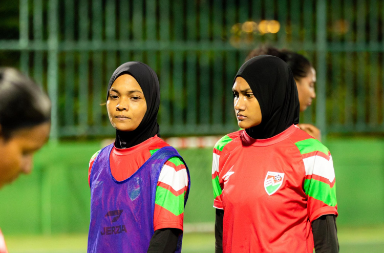 ފުލުހުން ވެސް ހިމަނައިގެން އަންހެން ފުޓްސަލް ޓީމު ހޮވައިފި