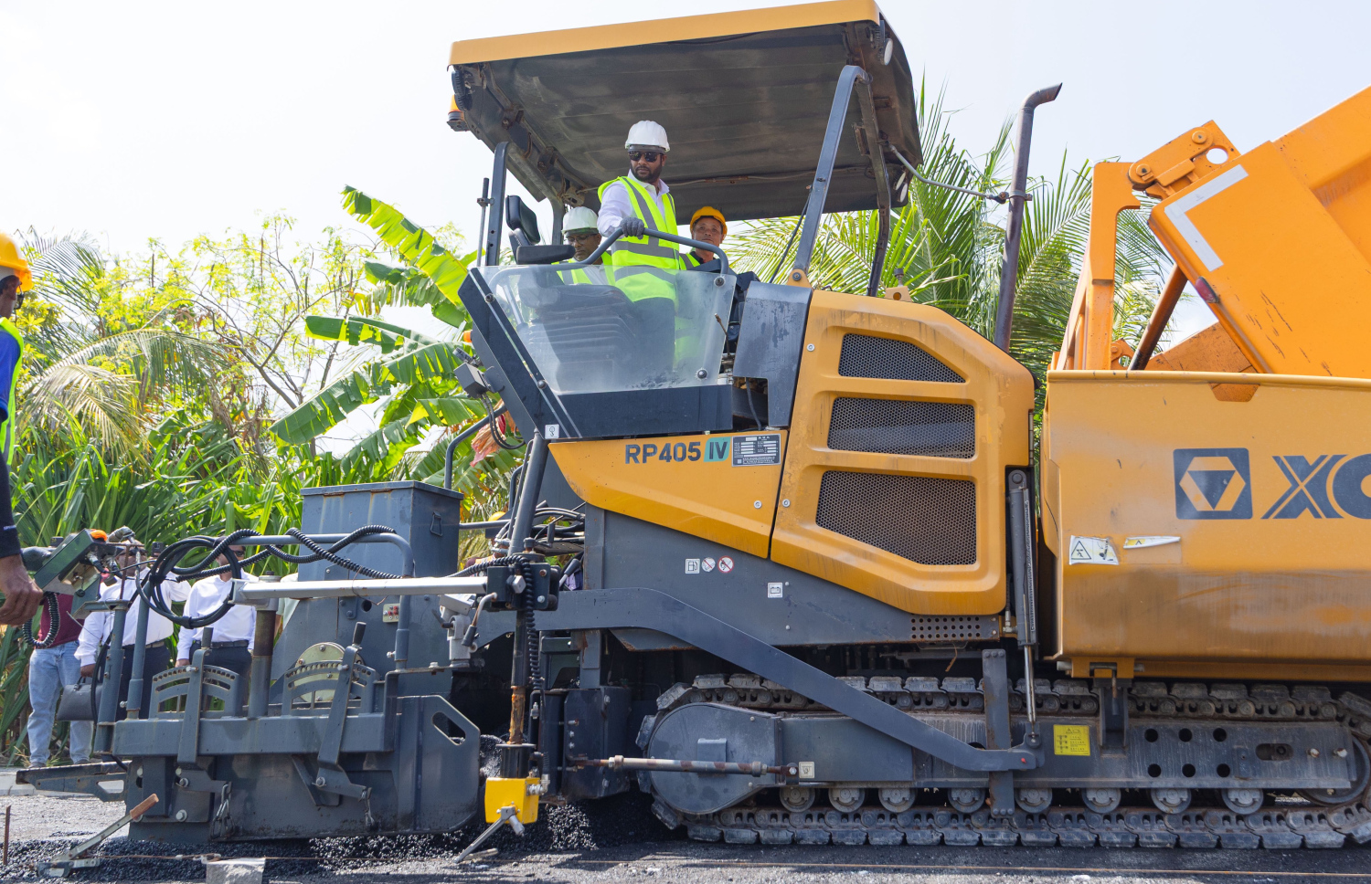 އދ. މާމިގިލި މަގުތައް ޒަމާނީ ފެންވަރަށް ހެދުމުގެ މަސައްކަތް ފެށުން.-- ފޮޓޯ: ހައުސިން މިނިސްޓްރީ