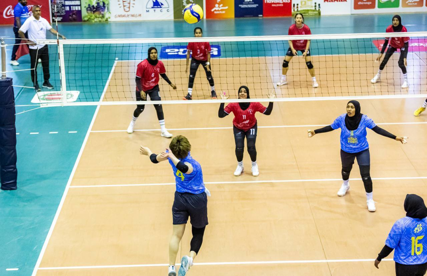 ރާއްޖެ ސުޕަ ލީގުގައި ރޭ، މާފުއްޓާއި ލ. ގަން ކުޅުނު މެޗުގެ ތެރެއިން --- ފޮޓޯ: ވީއޭއެމް