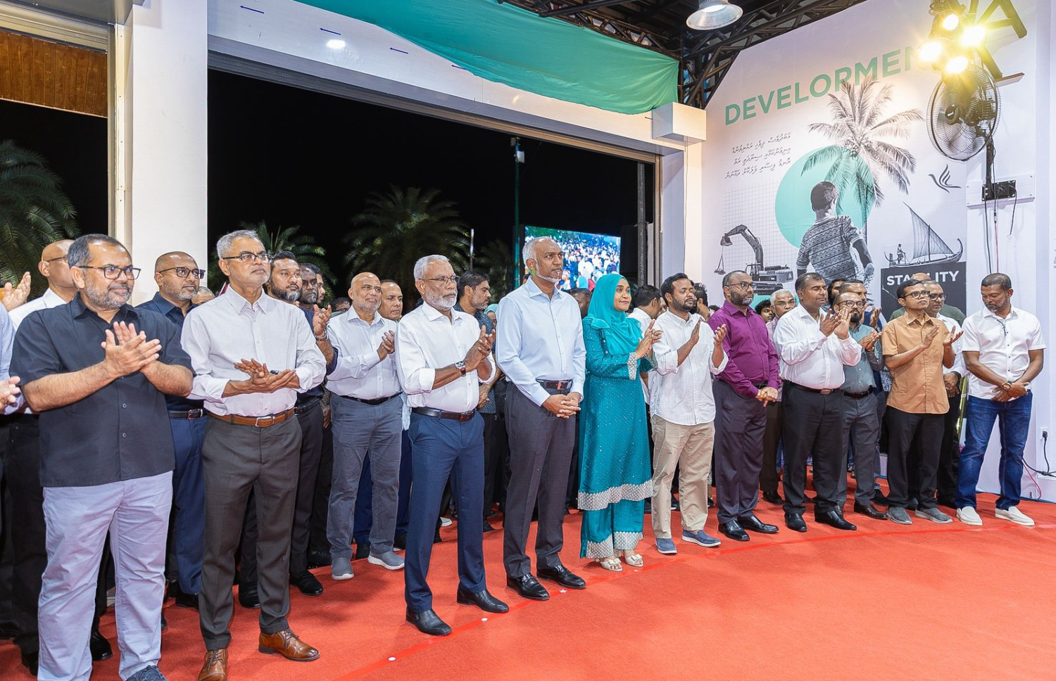 ޕީއެންސީ އޮފީސް ރަސްމީކޮށް ހުޅުވުމުގެ ހަފުލާގައި ރައީސް މުއިއްޒުގެ ދެކަނބަލުން މިރޭ ބައިވެރިވެވަޑައިގަންނަވަނީ،---ފޮޓޯ: ރައީސް އޮފީސް