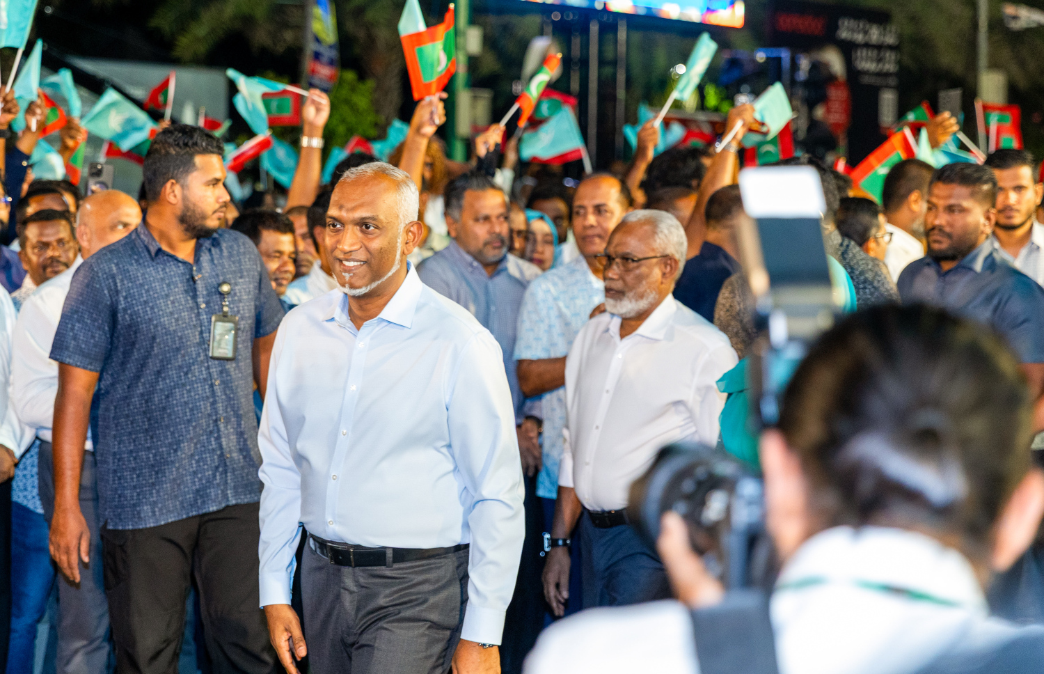 ޕީއެންސީ އޮފީހާއި ޖަގަހަ ރަސްމީކޮށް ހުޅުވުމަށް ރޭ ބޭއްވި ރަސްމިއްޔާތަށް ރައީސް މުއިއްޒު ވަޑައިގަންނަވަނީ.--- ފޮޓޯ: މިހާރު