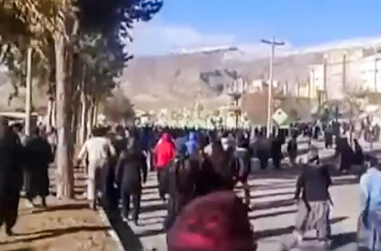 އީރާނުގެ މުޒާހާރާތައް ފުޅާވެ، އިންޓަނެޓު ކަނޑާލައިފި