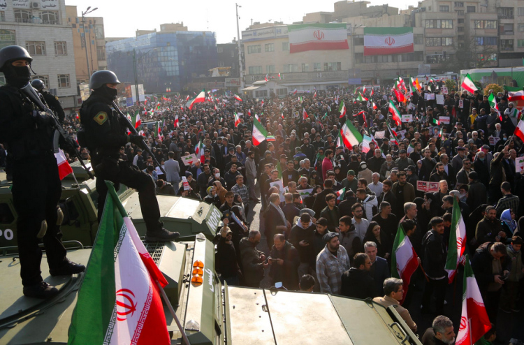 އީރާން ސަރުކާރަށް ތާއީދުކުރާ މީހުން މަގުތަކަށް ނުކުމެއްޖެ