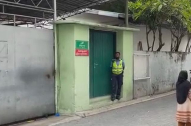 މޯޗަރީން ލޮއި ހޮޅިތަކެއް ވަގަށް ނެގުމުން ޖޫރިމަނާއެއް