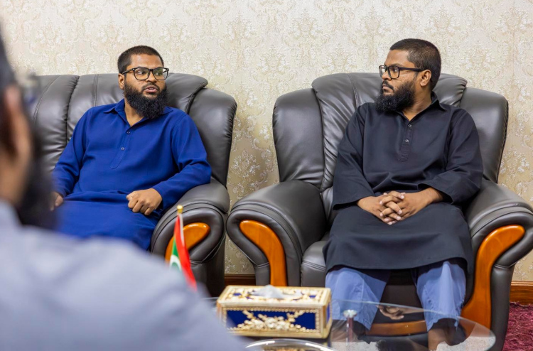 އެއްމާބަނޑު ދެ ހާފިޒުންގެ ސަނަދު މަންމަ އާއި ބައްޕައަށް!