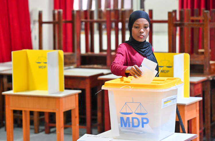 އިންތިހާބަށް ދީފައިވާ މުއްދަތު ކުރުވެ، ކަންބޮޑުވުން