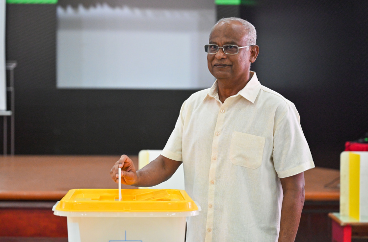 ޕްރައިމަރީއަށް ފަހު ބައިބައިނުވާން އިބޫ އެދިވަޑައިގެންފި