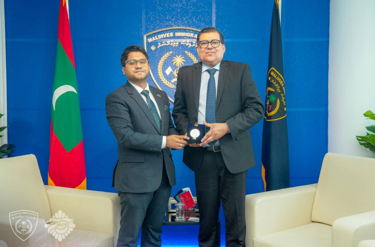 ބަންގްލާދޭޝް މީހުންގެ ނާޖައިޒް ފައިދާ ނަގާތީ ސަފީރުގެ ޝަކުވާ