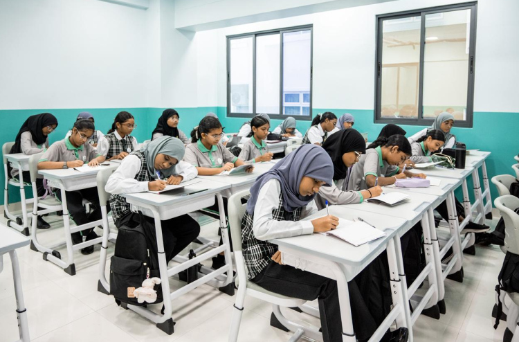 އަހުމަދިއްޔާ ސްކޫލްގެ ކިޔެވުން އެއްދަންފަޅިއަށް ބަދަލުކޮށްފި