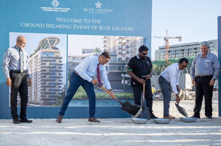 ލަގްޒަރީ އެޕާޓްމަންޓް، ބްލޫ ލެގޫންގެ ބިންގާ އަޅައިފި